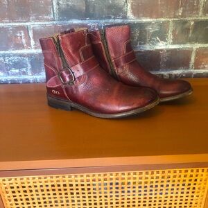 Ankle booties  
Size 10
Bed Stu